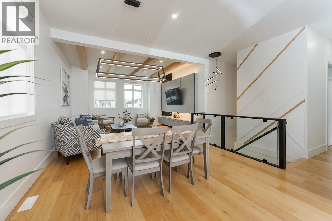 3445 MUNRO WAY