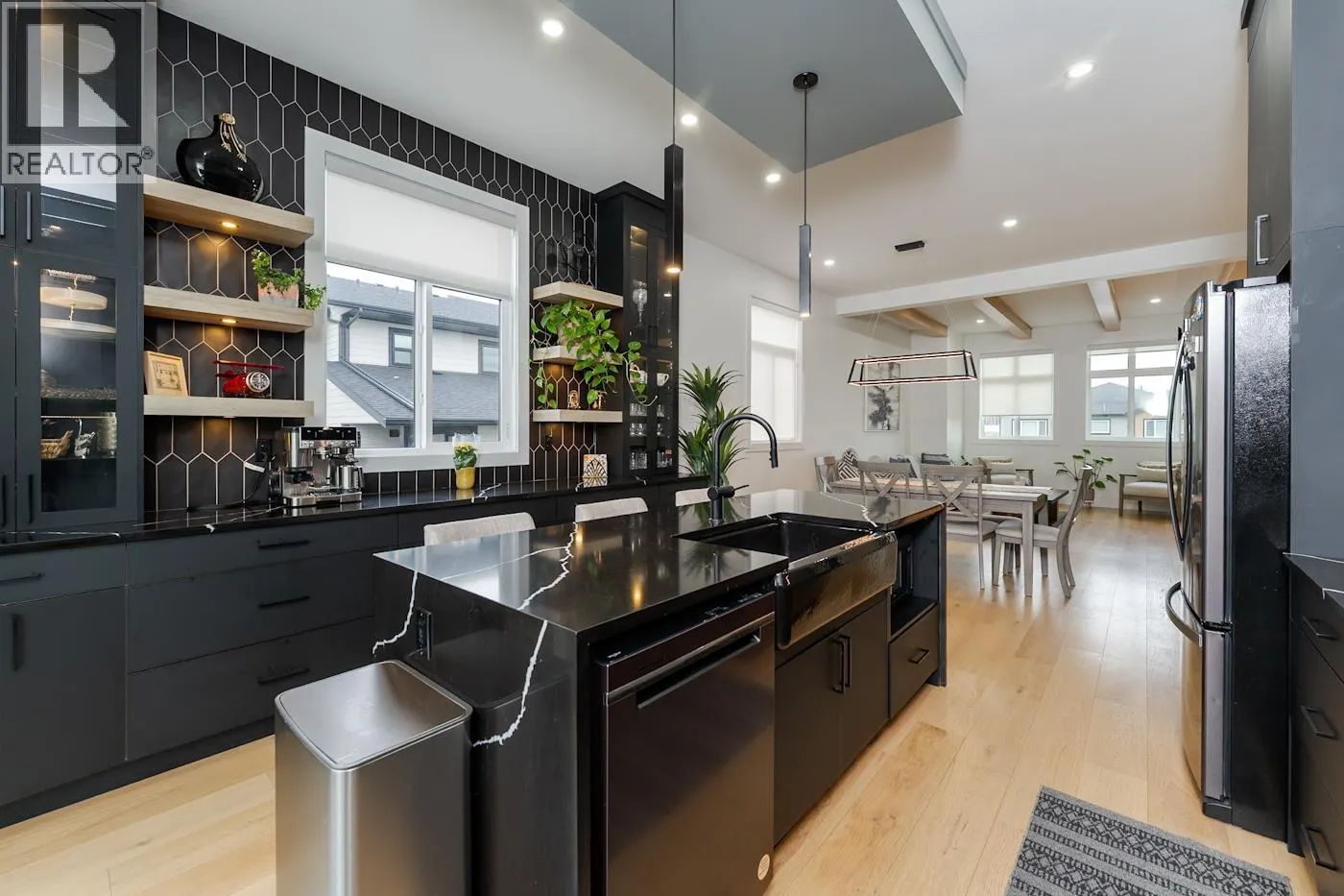 3445 MUNRO WAY