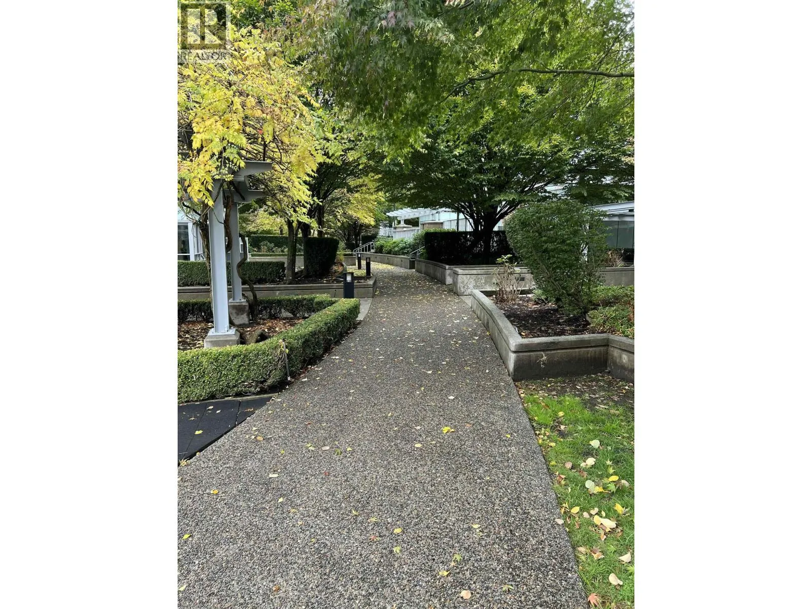 2704 2968 GLEN DRIVE