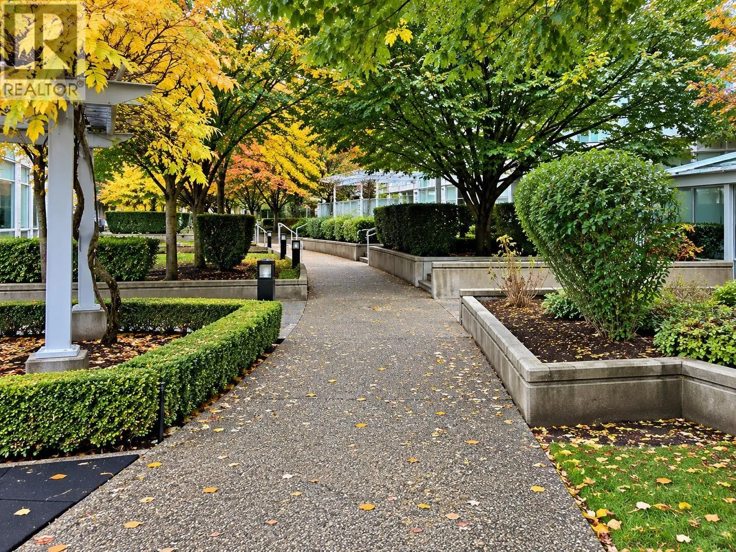 2704 2968 GLEN DRIVE