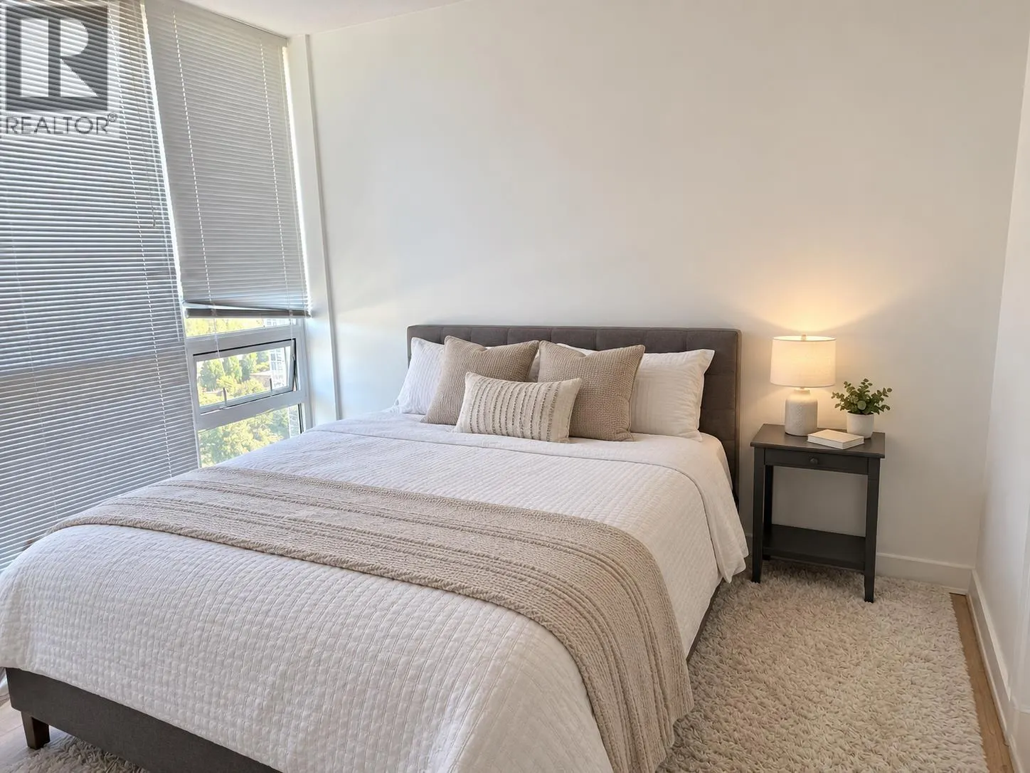 2704 2968 GLEN DRIVE