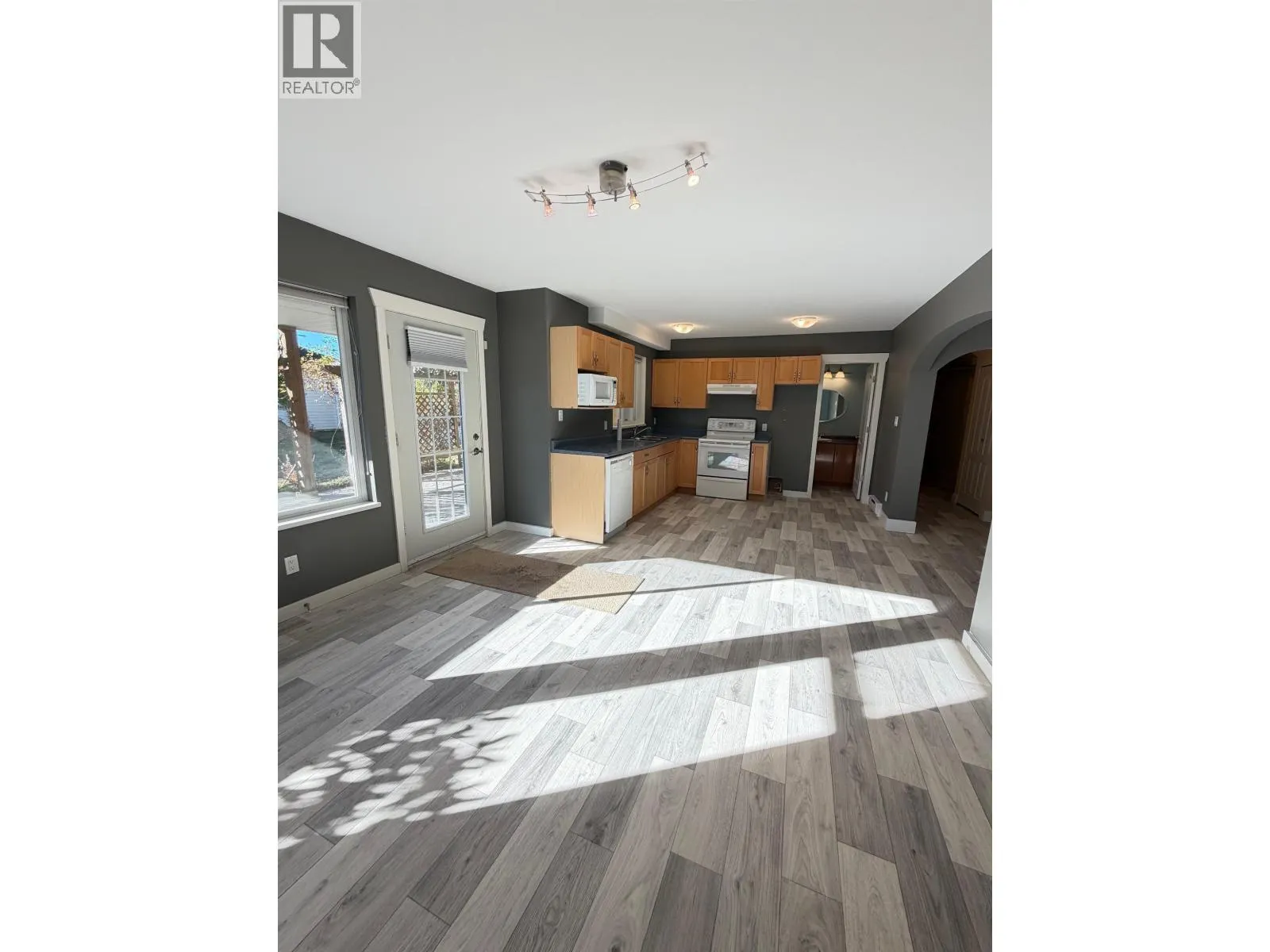 817 AURORA WAY