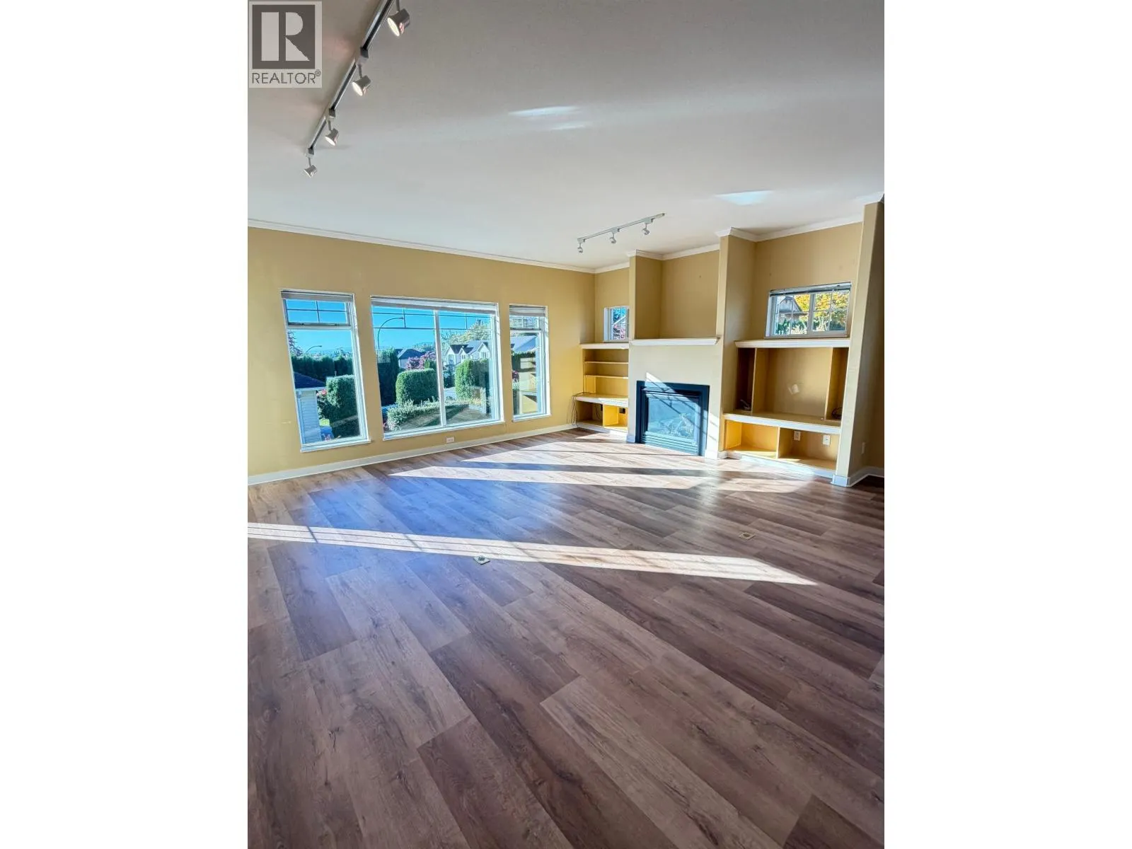 817 AURORA WAY