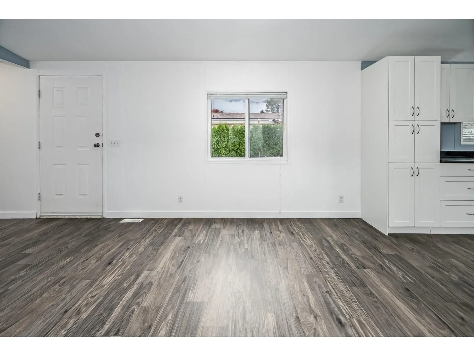 16 41168 LOUGHEED HIGHWAY