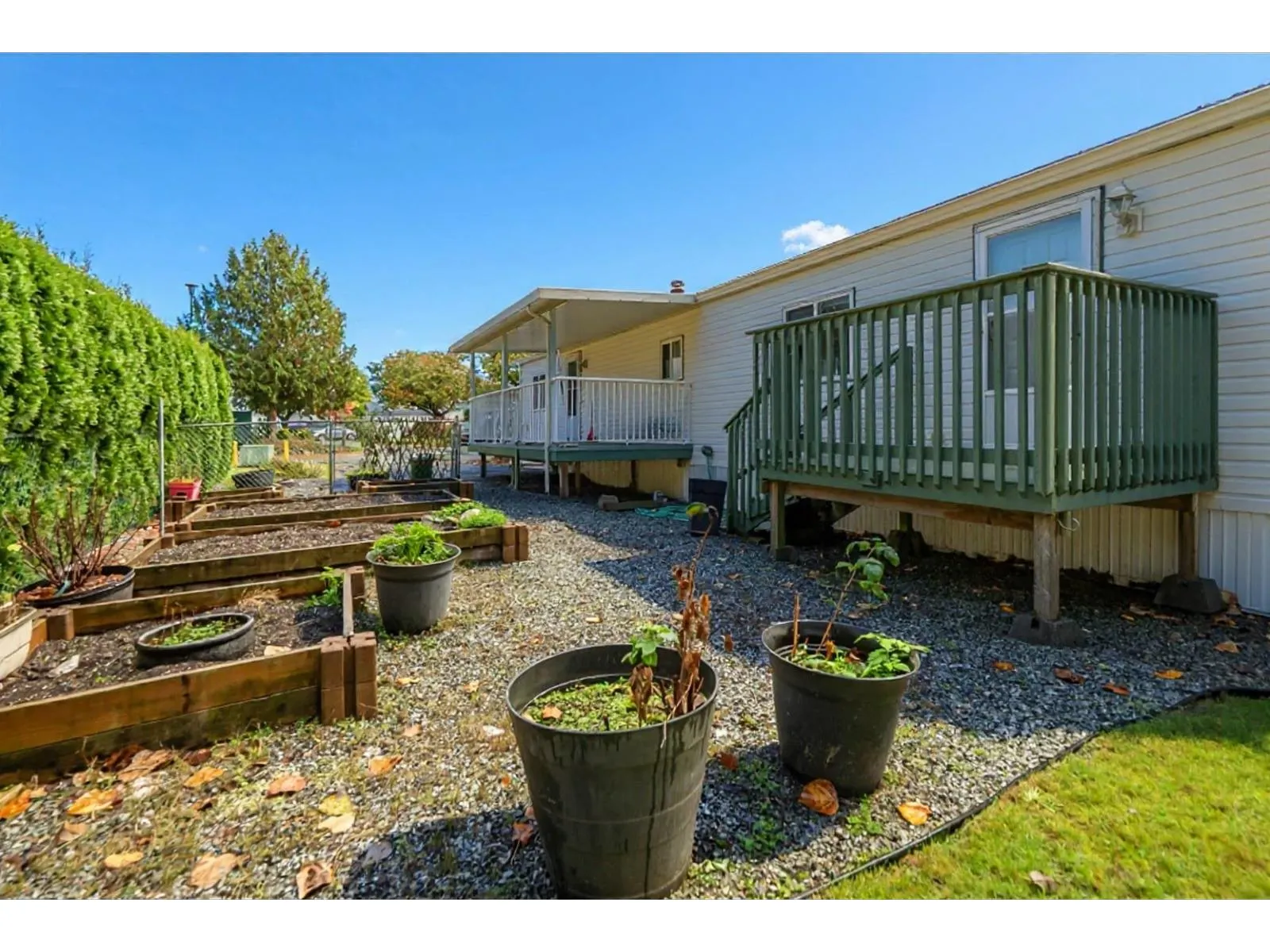 16 41168 LOUGHEED HIGHWAY