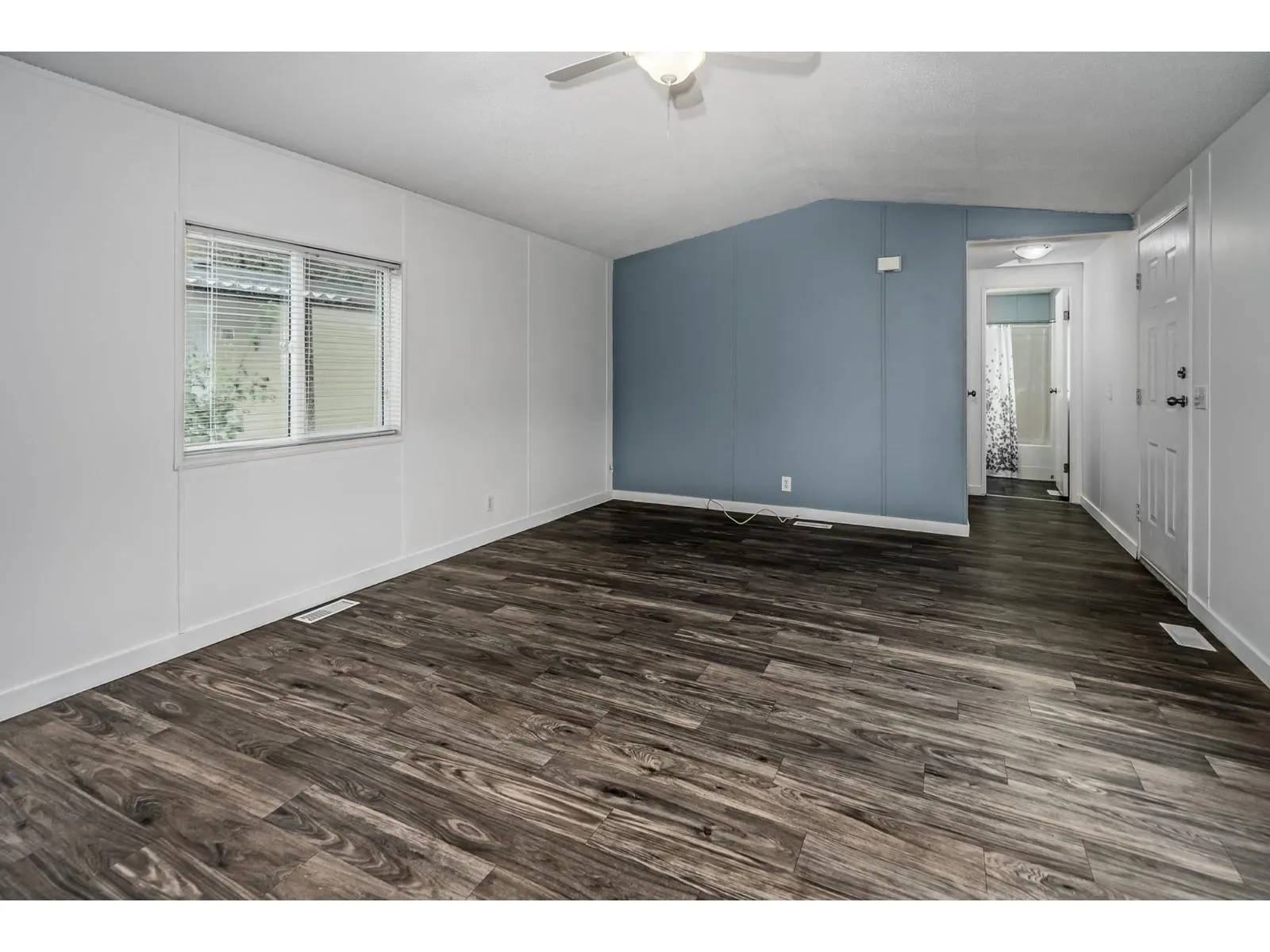 16 41168 LOUGHEED HIGHWAY