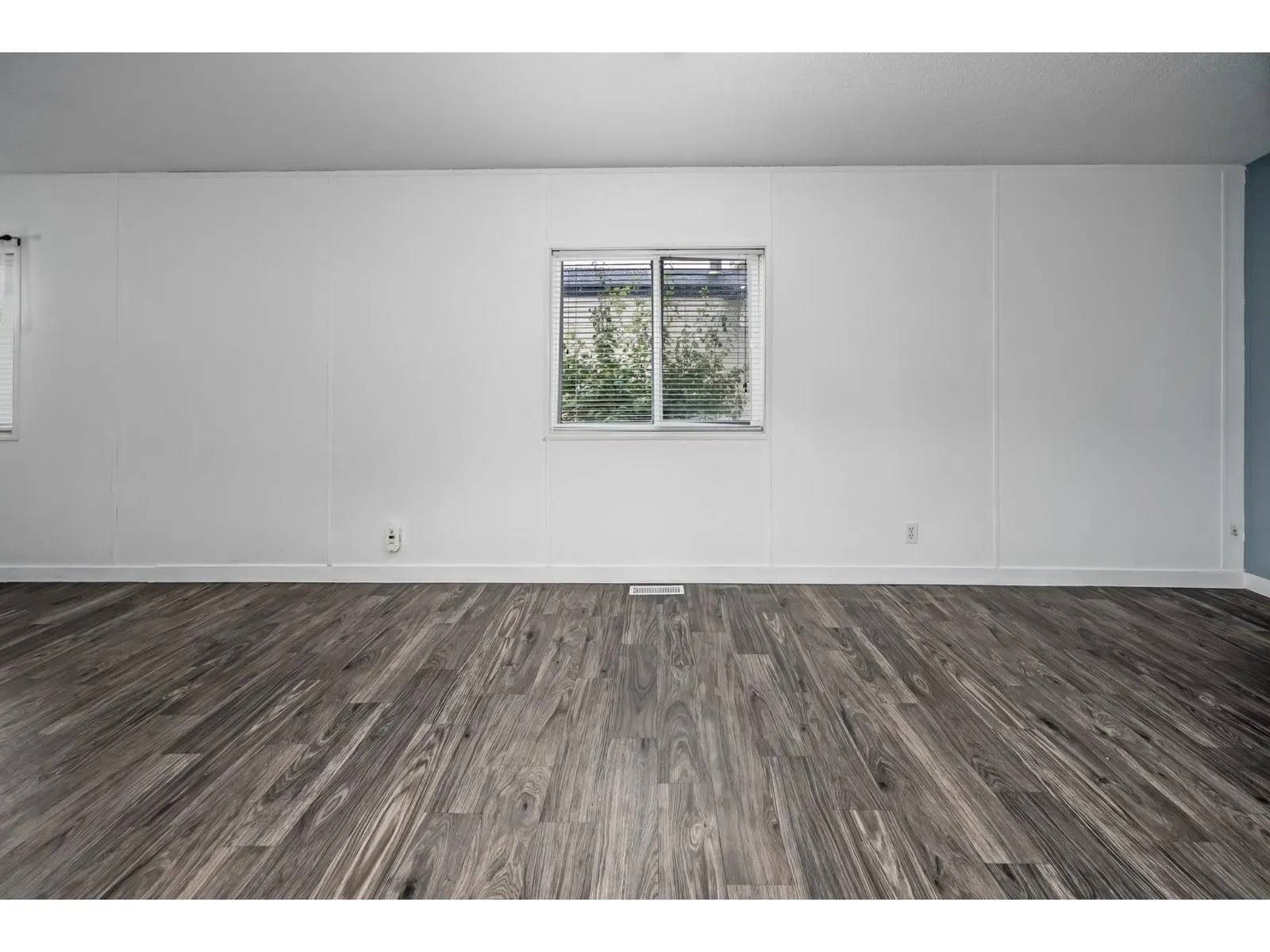 16 41168 LOUGHEED HIGHWAY