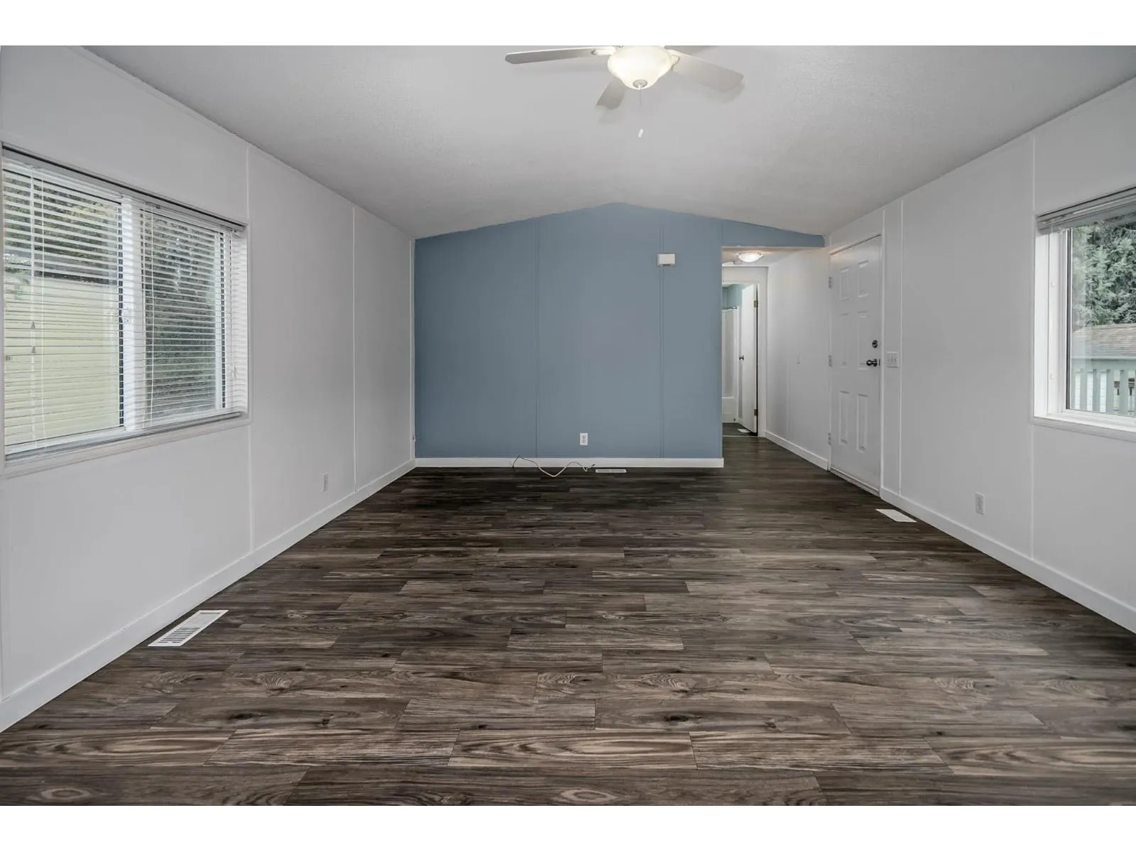 16 41168 LOUGHEED HIGHWAY