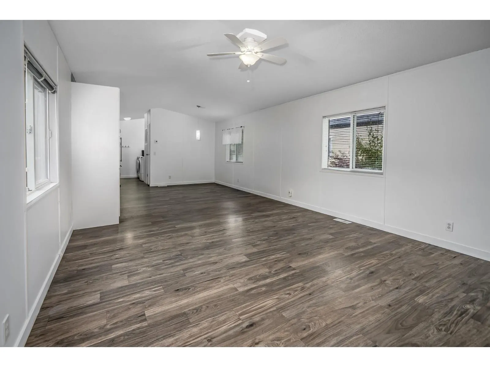 16 41168 LOUGHEED HIGHWAY