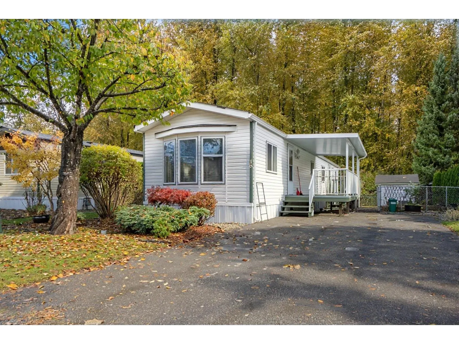 16 41168 LOUGHEED HIGHWAY
