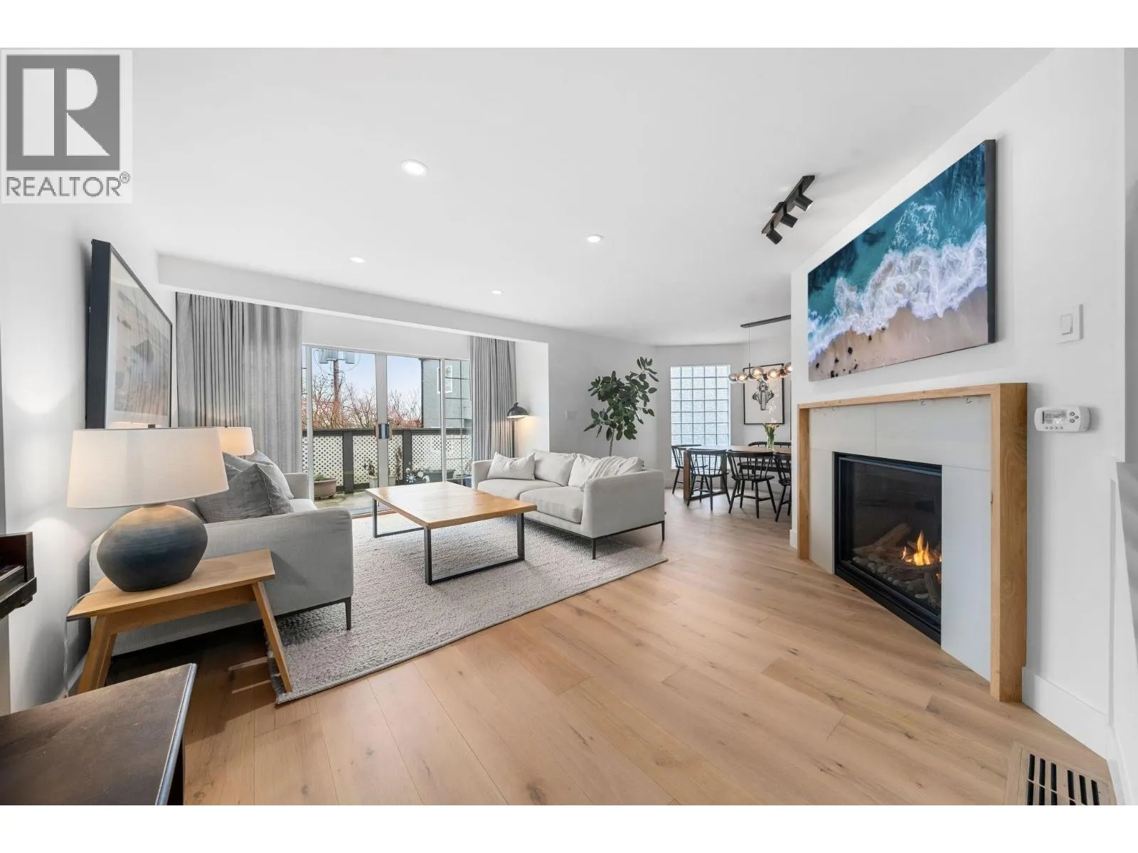 1 224 W 16TH STREET