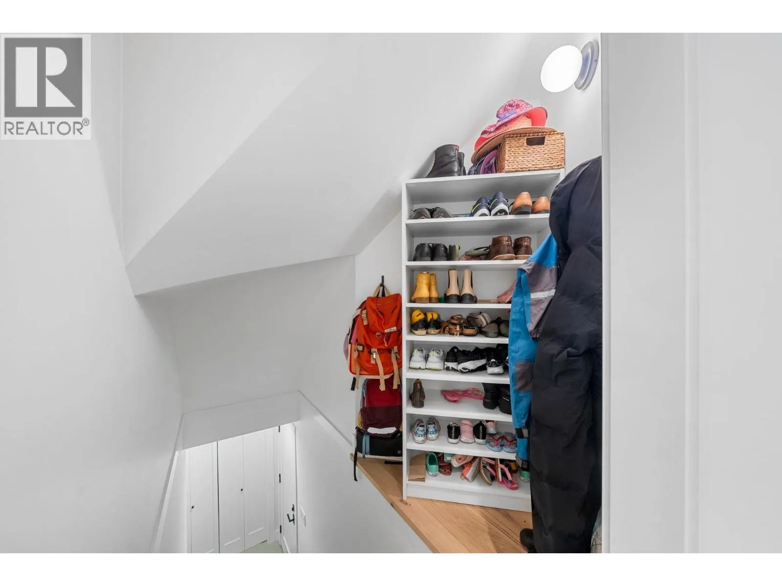 1 224 W 16TH STREET