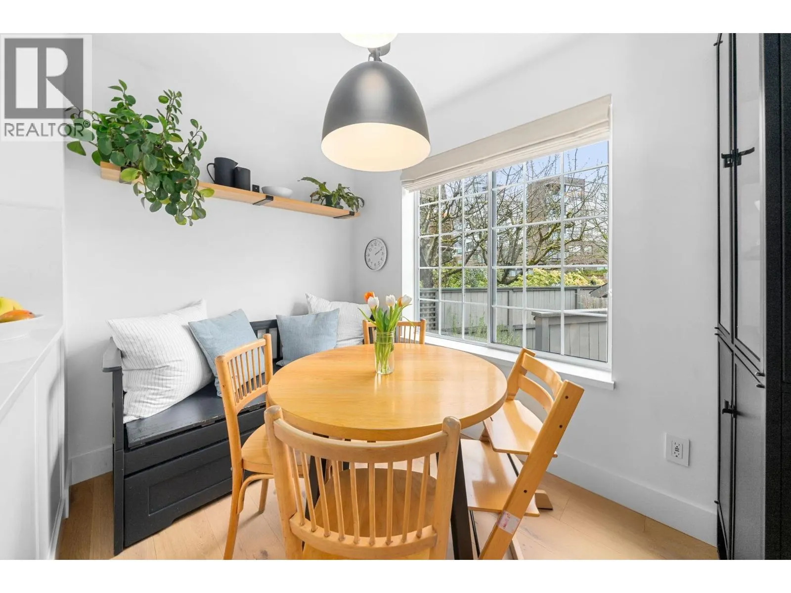 1 224 W 16TH STREET