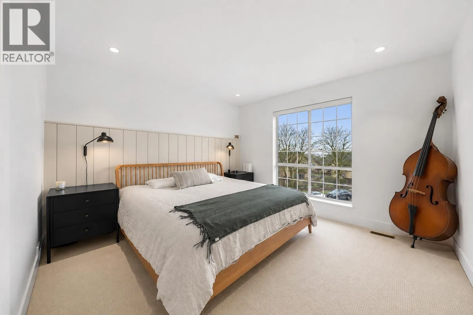 1 224 W 16TH STREET