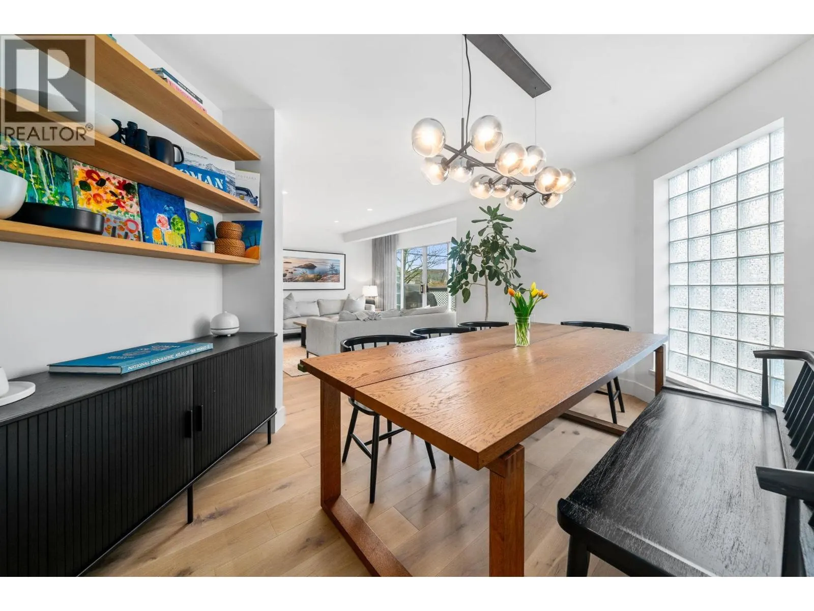1 224 W 16TH STREET