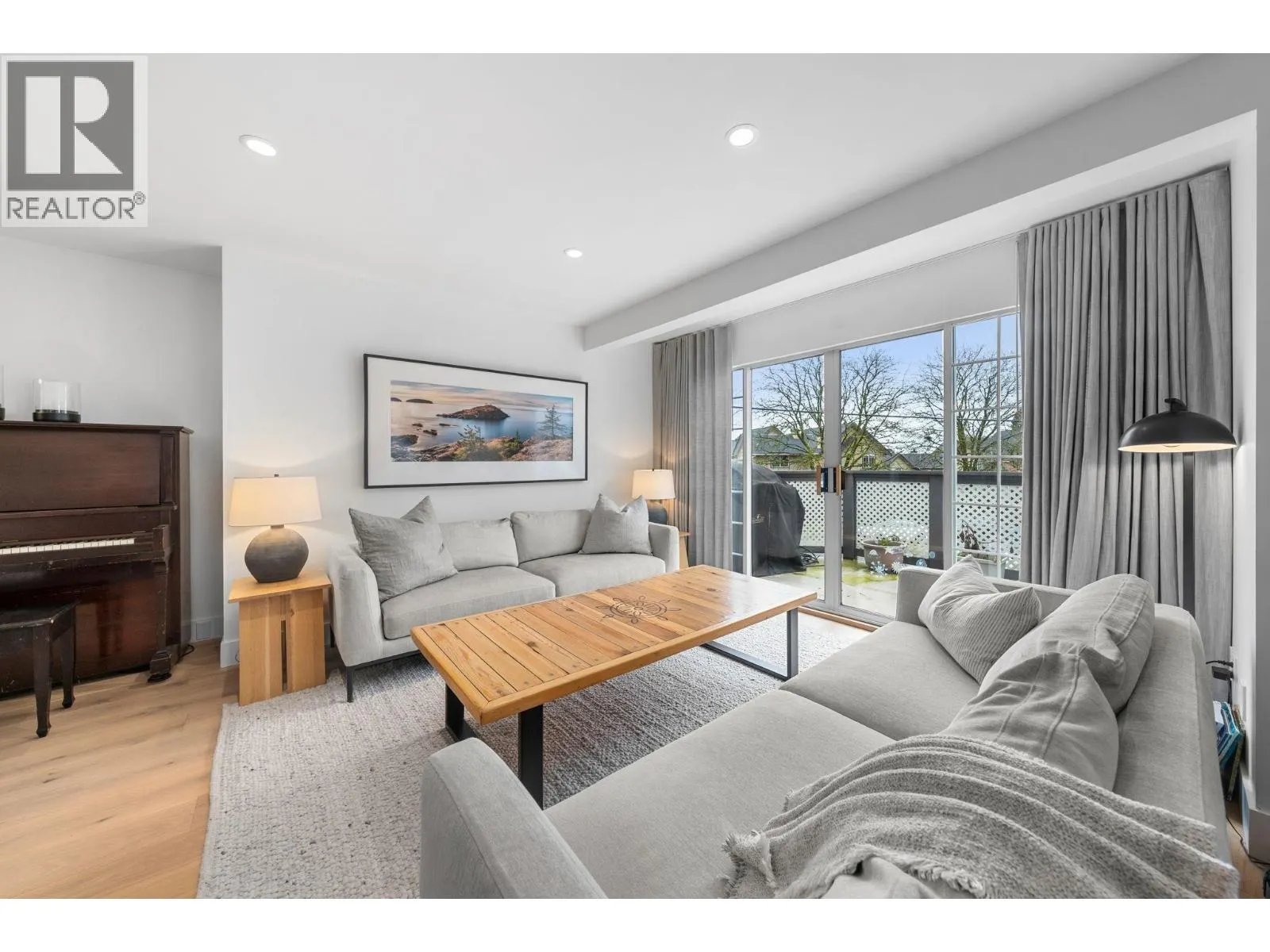 1 224 W 16TH STREET