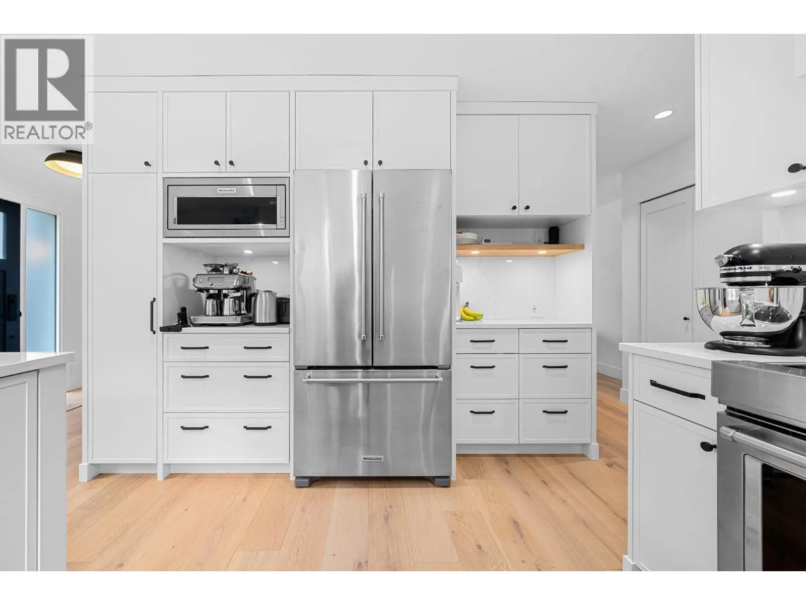 1 224 W 16TH STREET