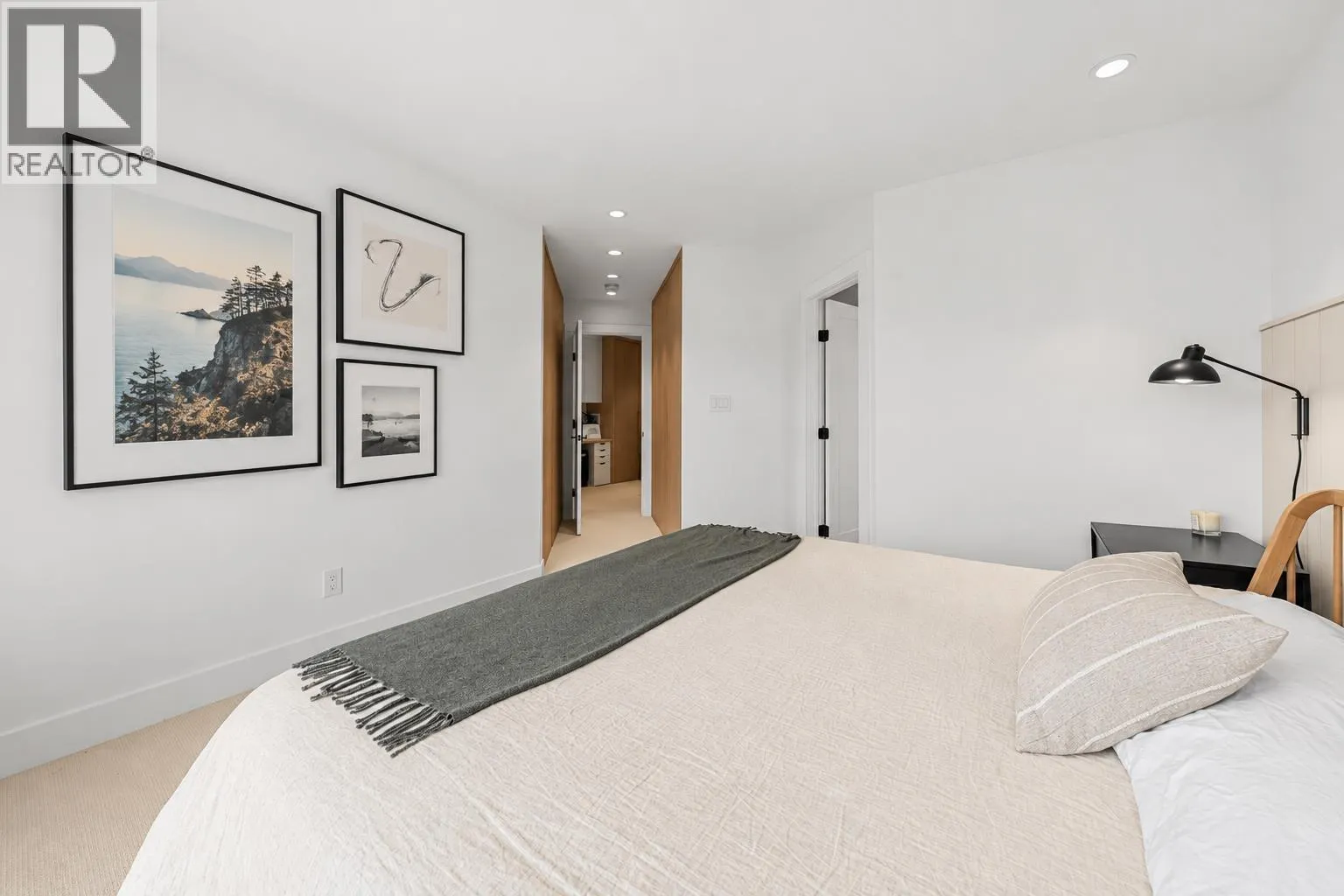 1 224 W 16TH STREET