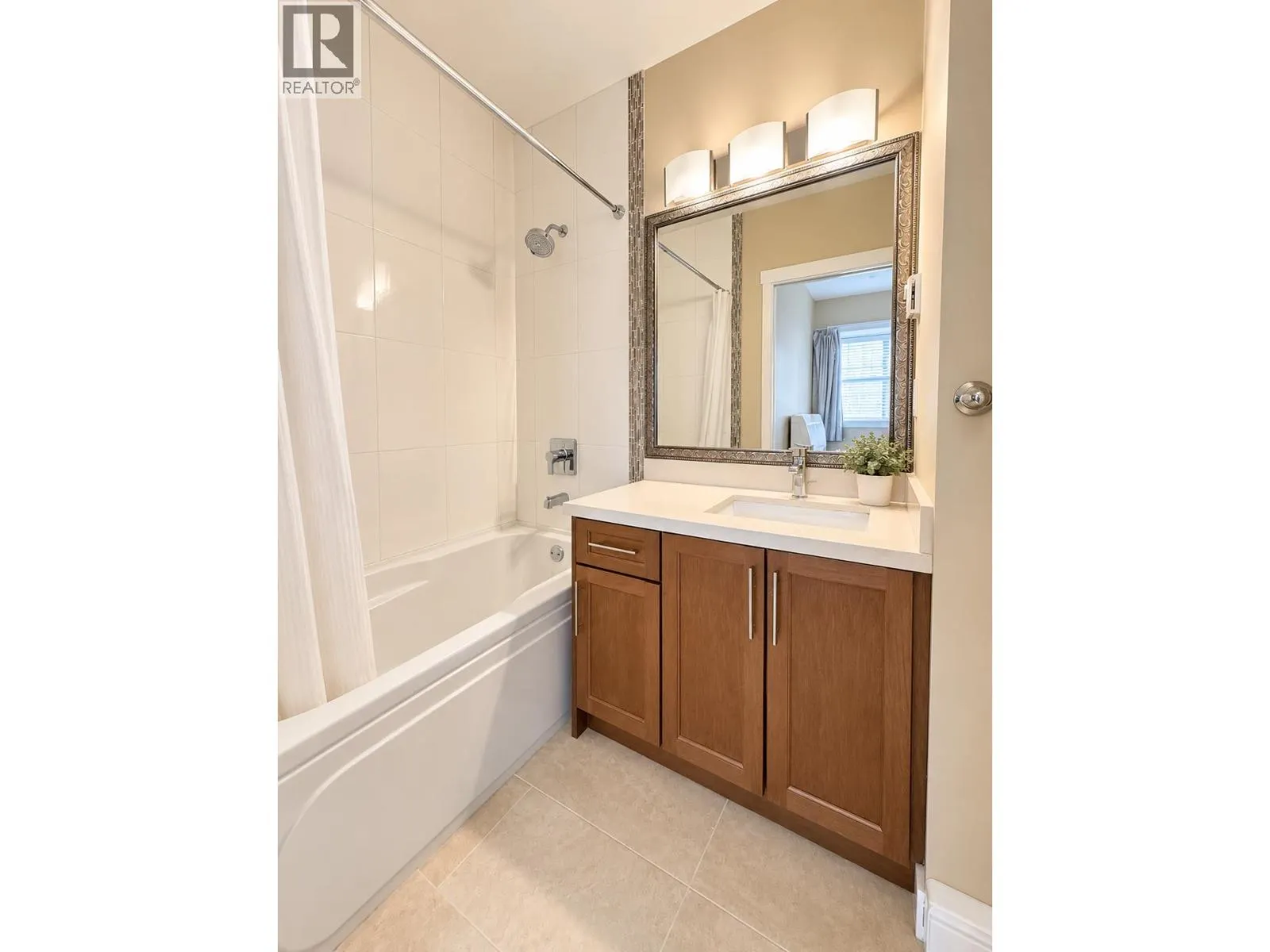 204 7227 ROYAL OAK AVENUE