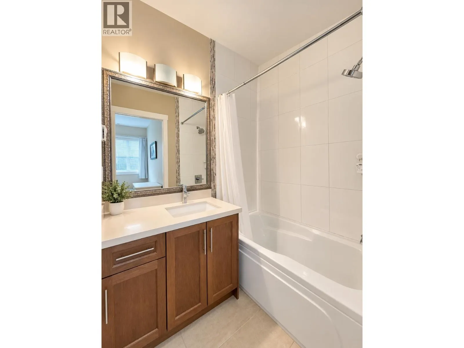 204 7227 ROYAL OAK AVENUE