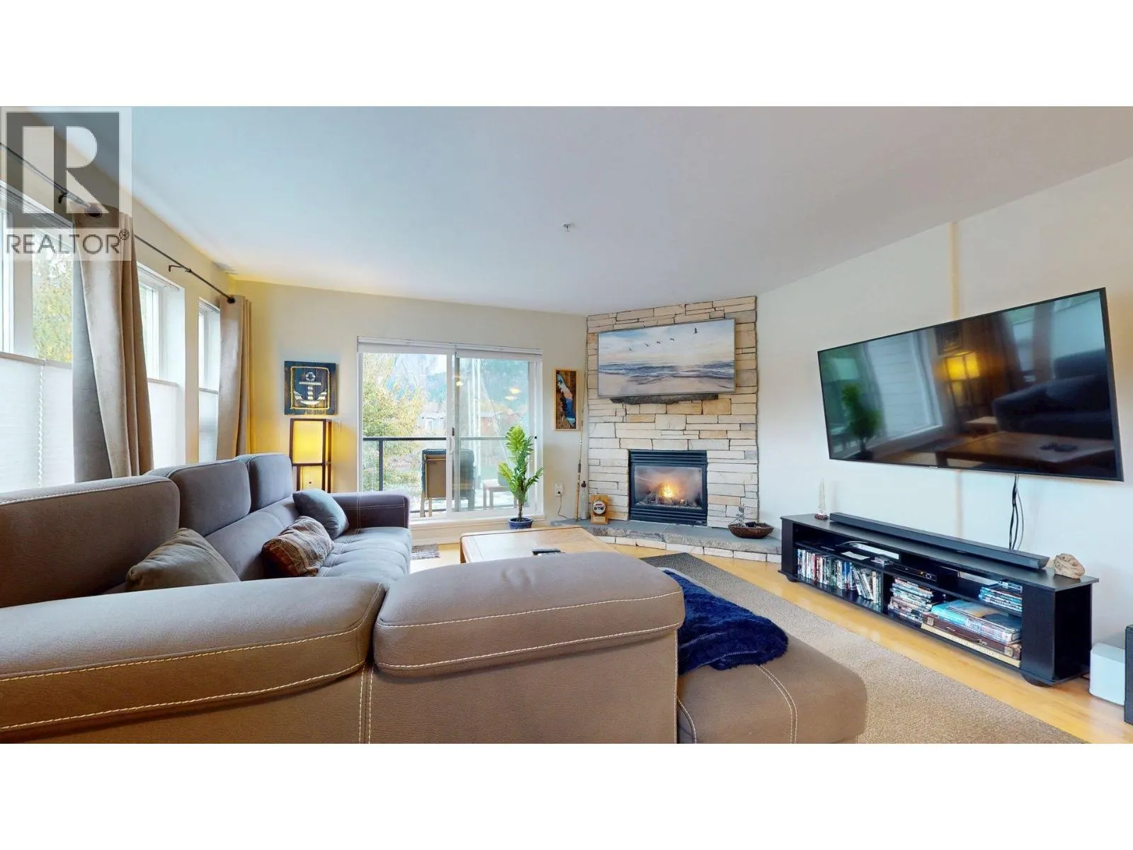 201 1468 PEMBERTON AVENUE