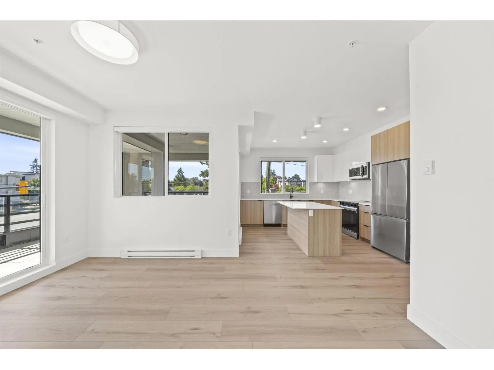 401 20769 FRASER HIGHWAY
