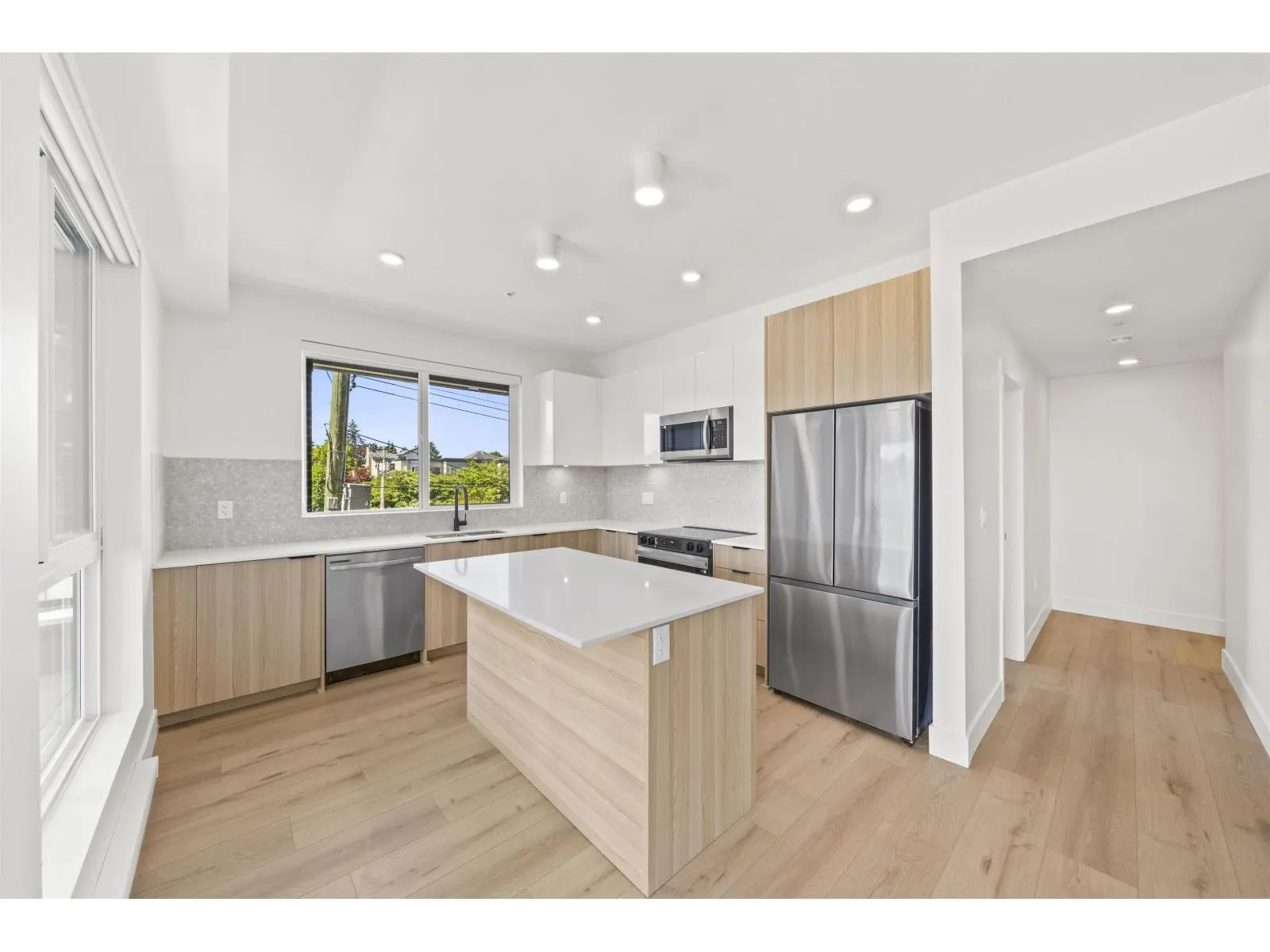 401 20769 FRASER HIGHWAY