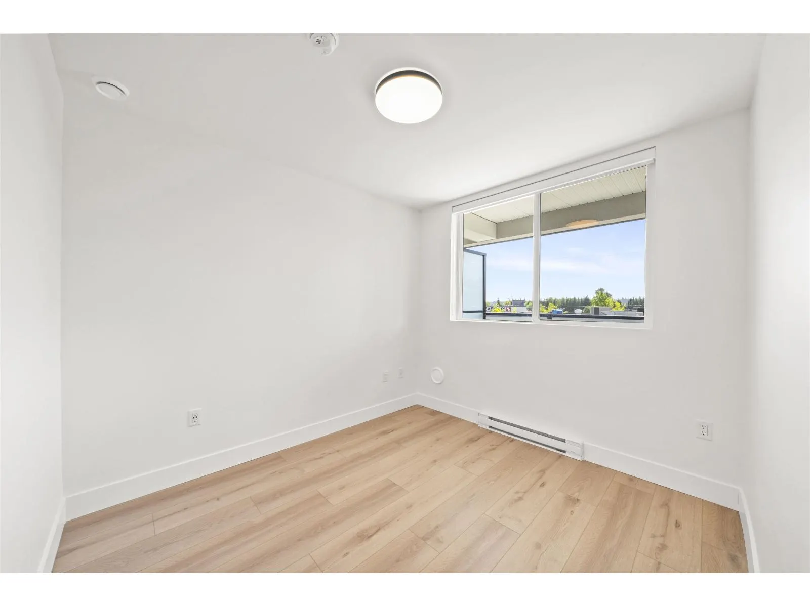 401 20769 FRASER HIGHWAY