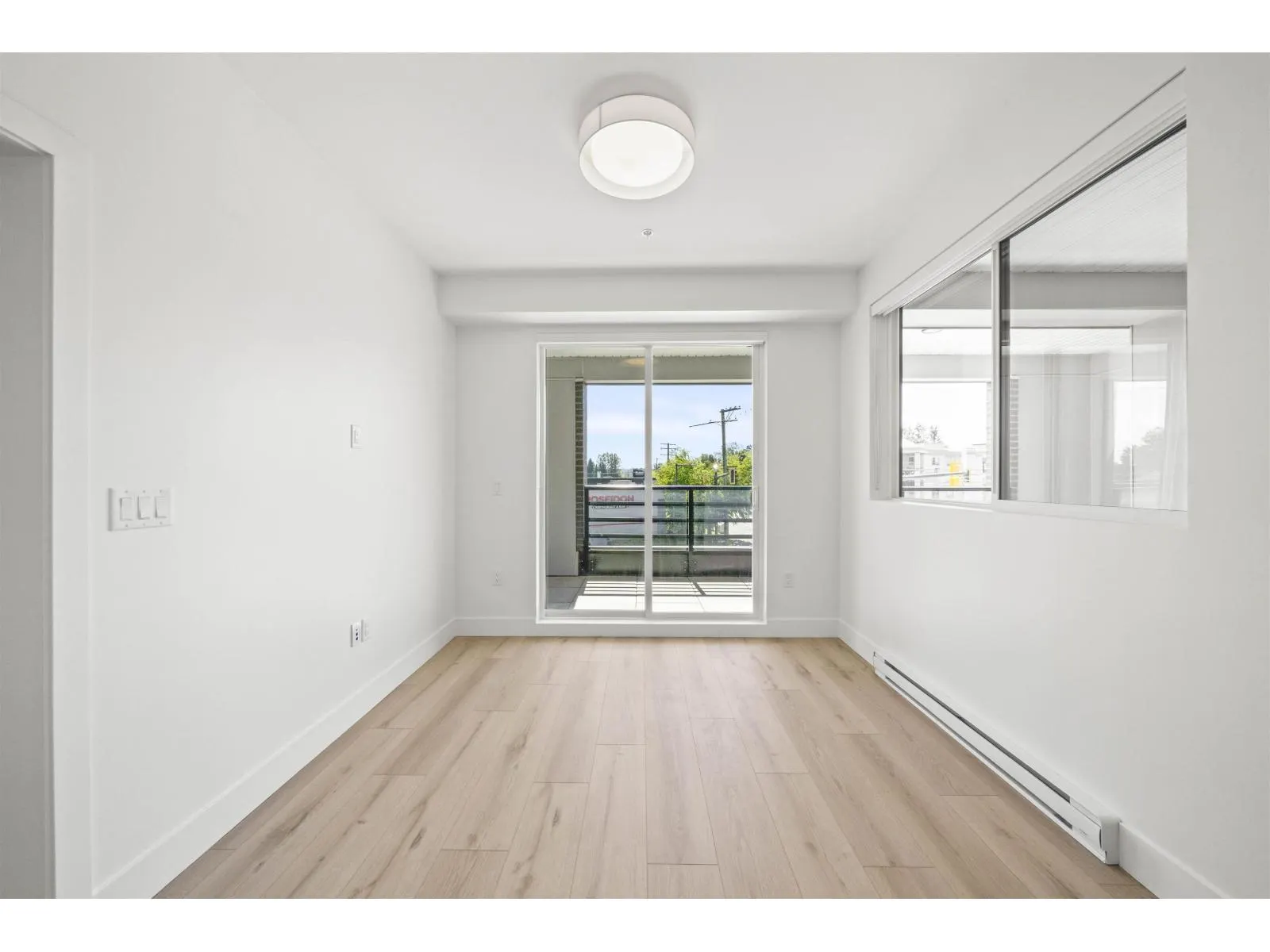 401 20769 FRASER HIGHWAY