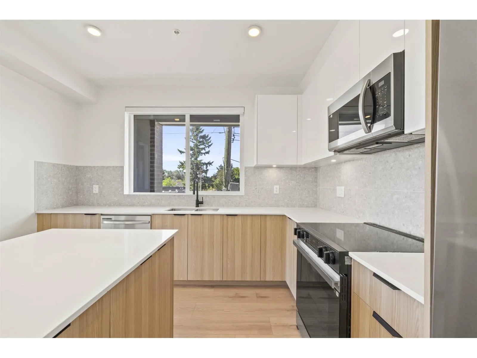 401 20769 FRASER HIGHWAY