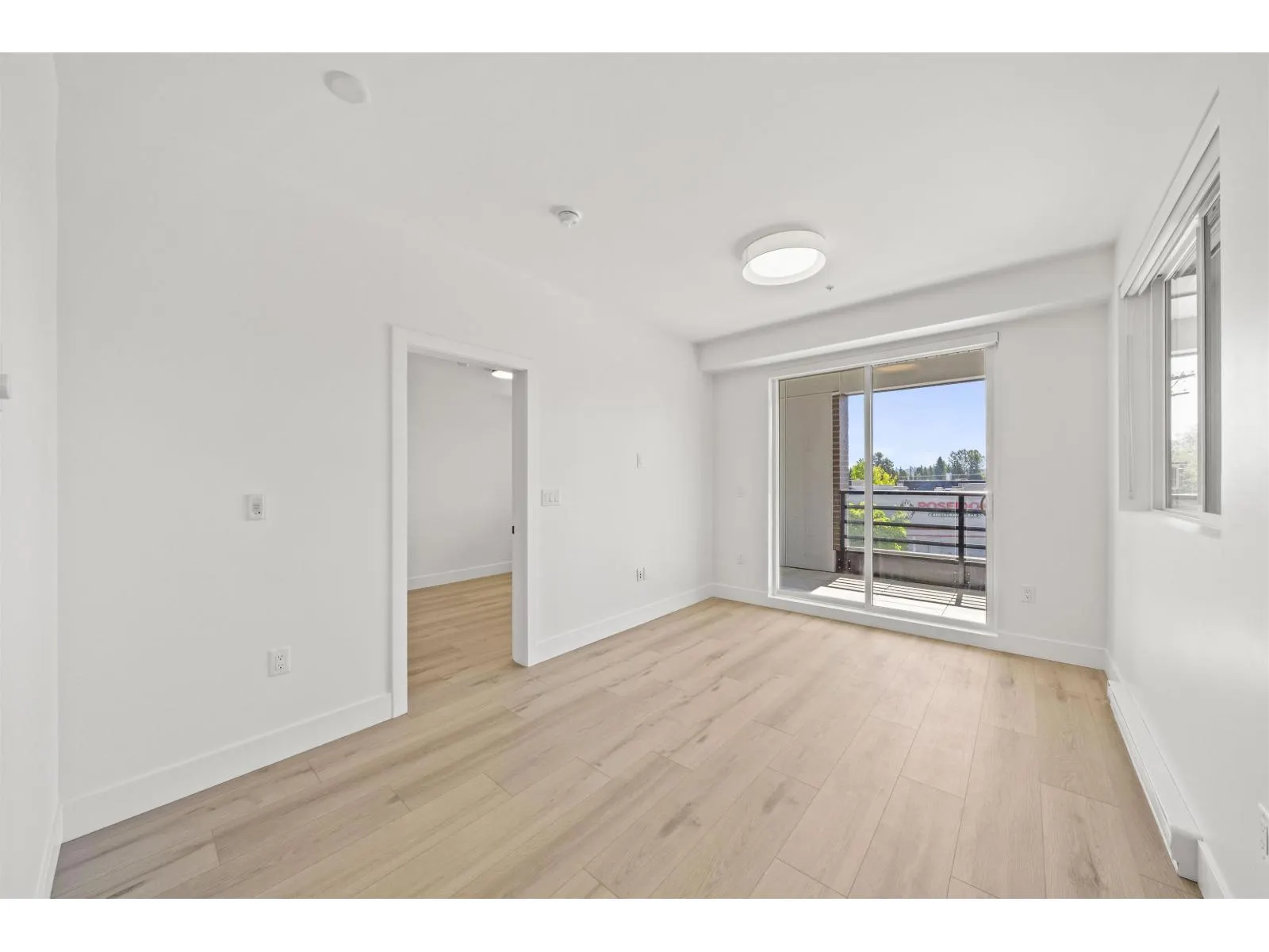 401 20769 FRASER HIGHWAY