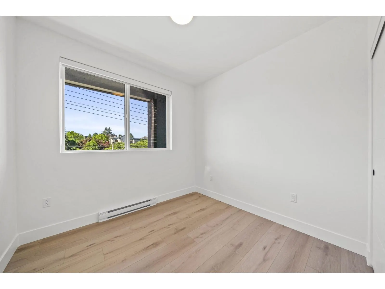 401 20769 FRASER HIGHWAY