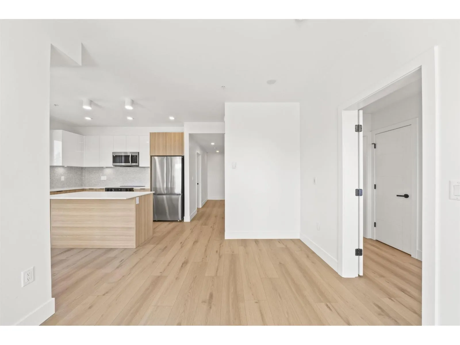 401 20769 FRASER HIGHWAY