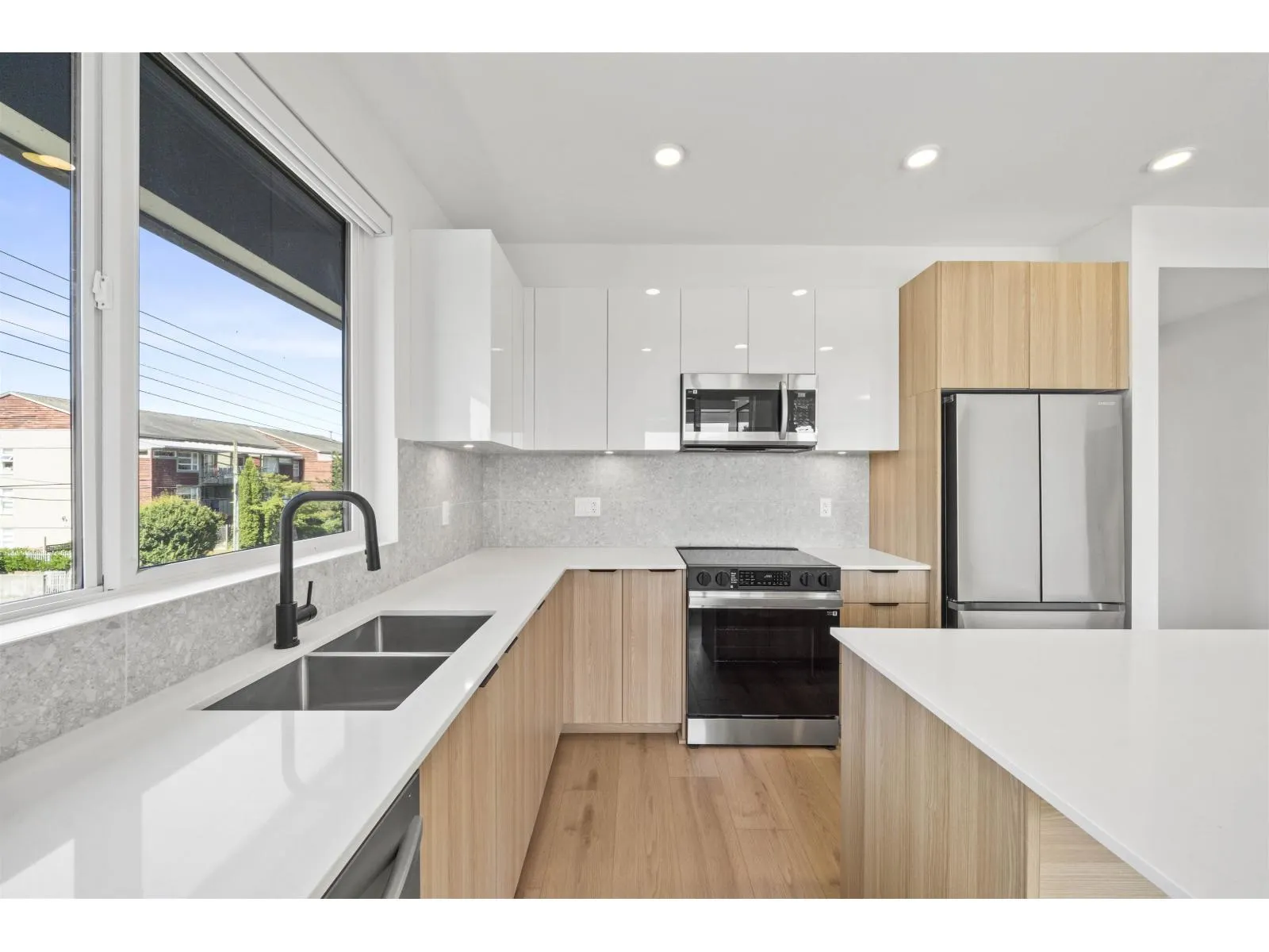 401 20769 FRASER HIGHWAY