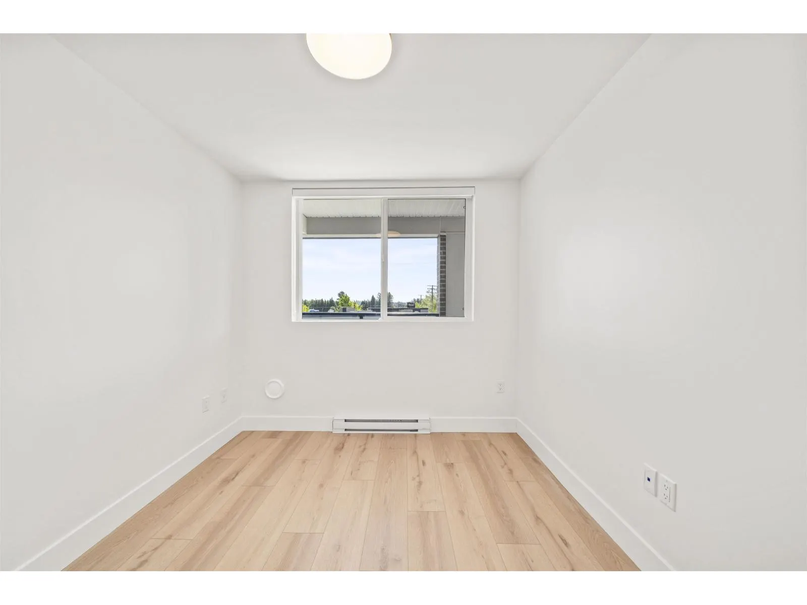 401 20769 FRASER HIGHWAY