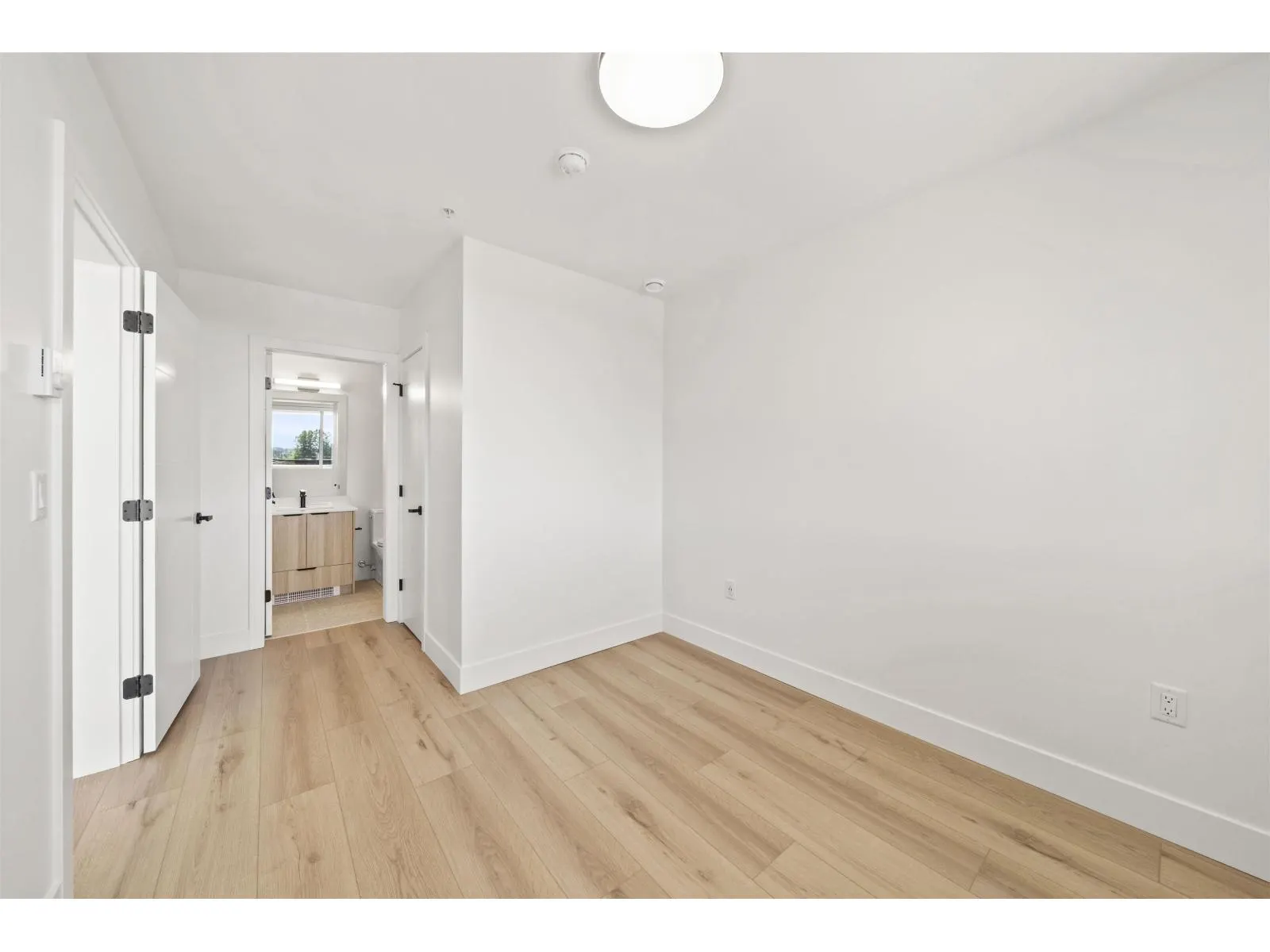 401 20769 FRASER HIGHWAY