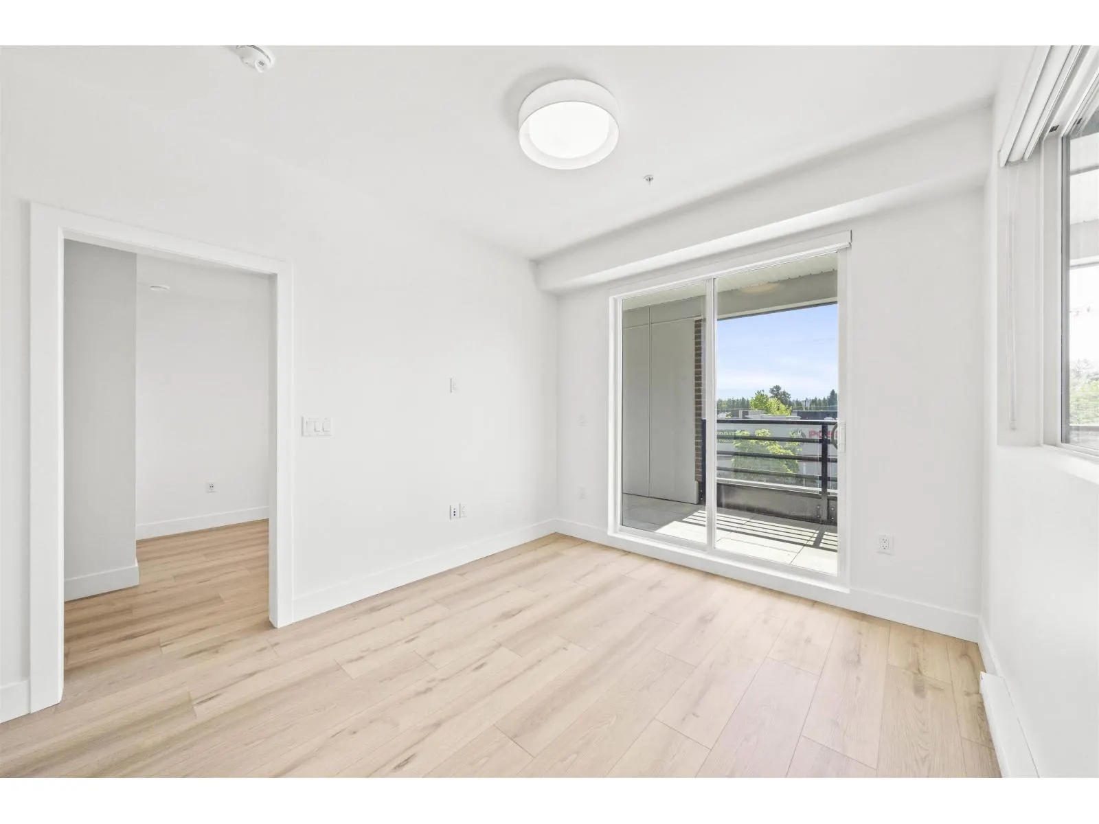 401 20769 FRASER HIGHWAY