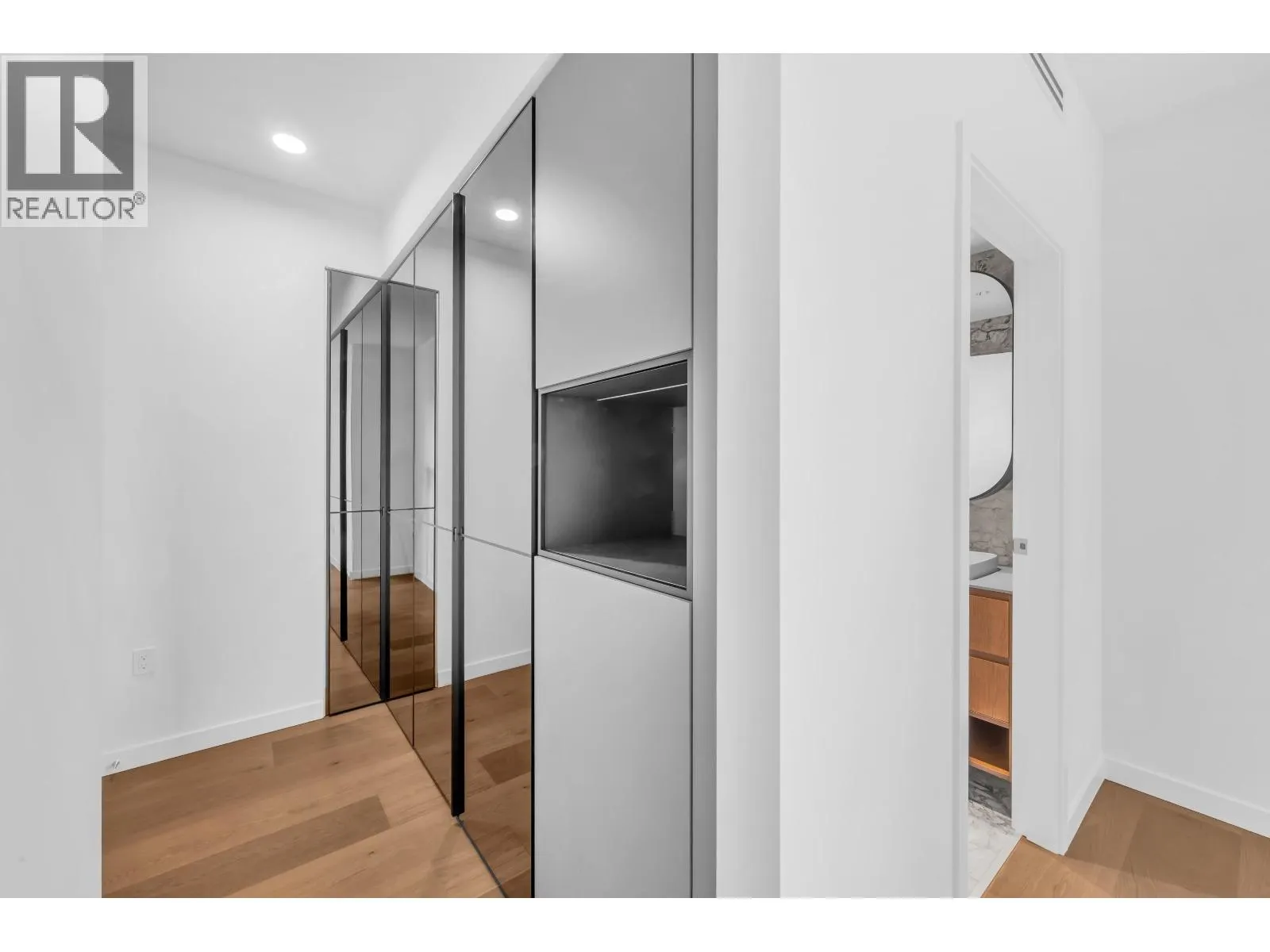 3307 1277 HORNBY STREET