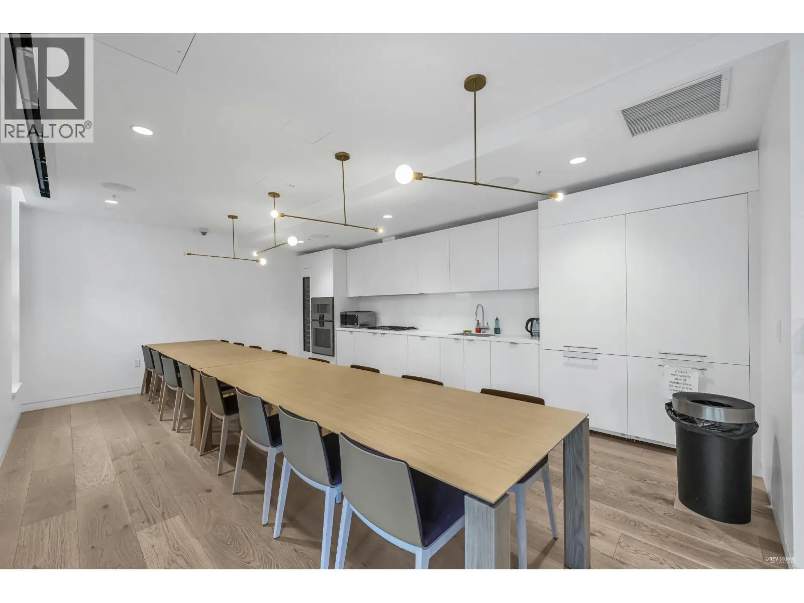 3307 1277 HORNBY STREET