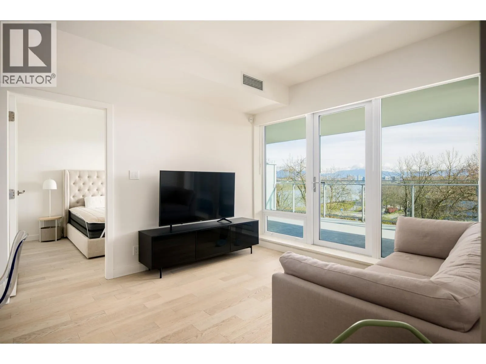 406 6833 PEARSON WAY