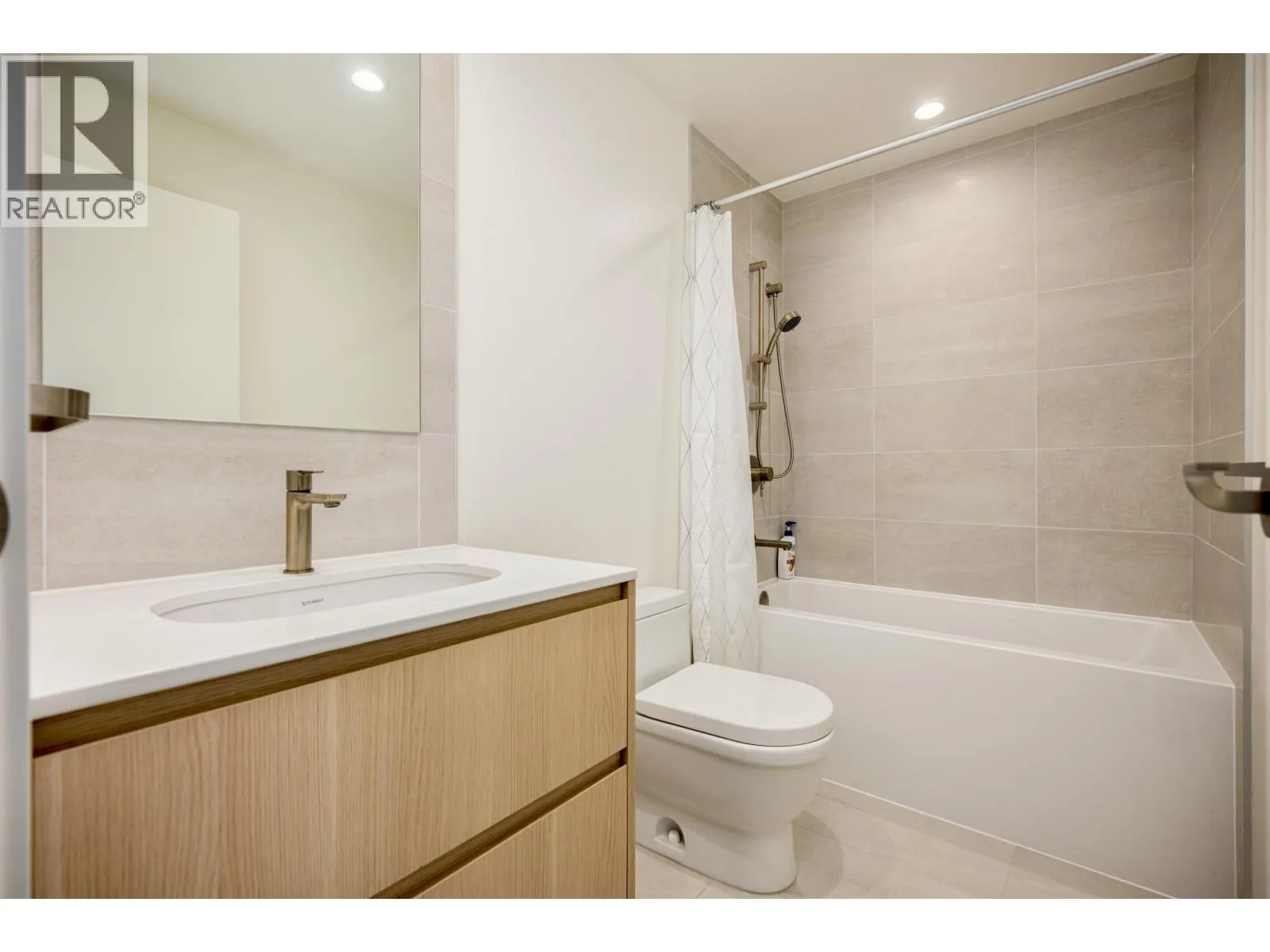 406 6833 PEARSON WAY