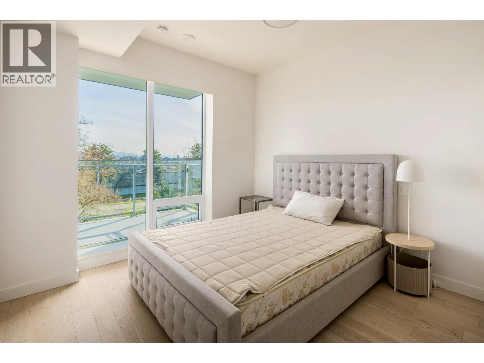 406 6833 PEARSON WAY