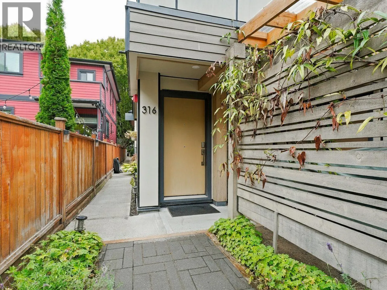 320 E 32ND AVENUE