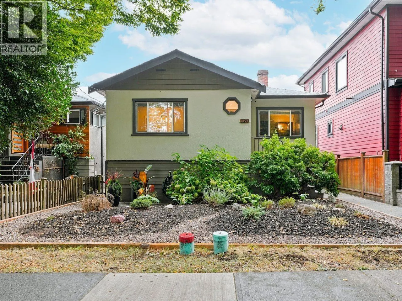 320 E 32ND AVENUE
