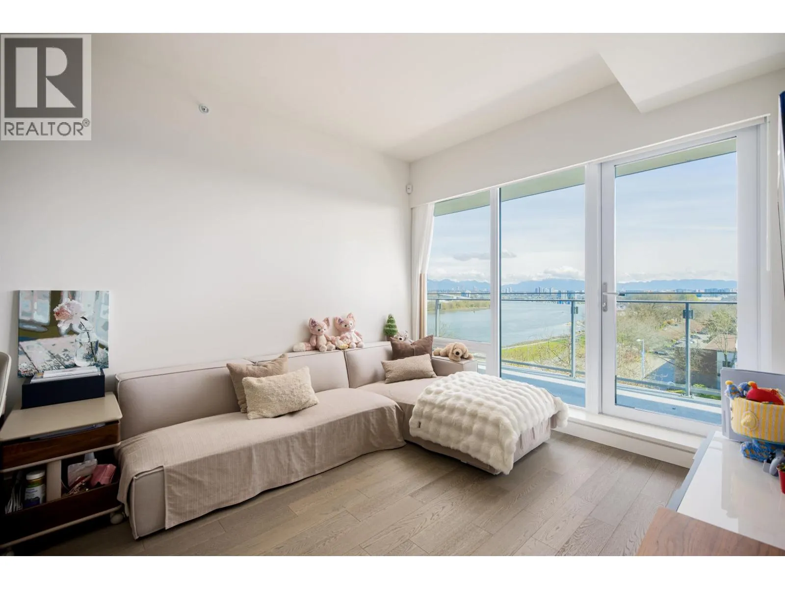 605 6833 PEARSON WAY
