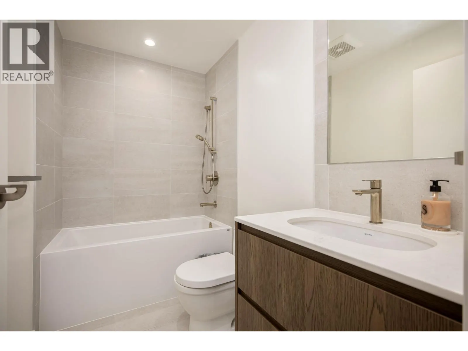 605 6833 PEARSON WAY