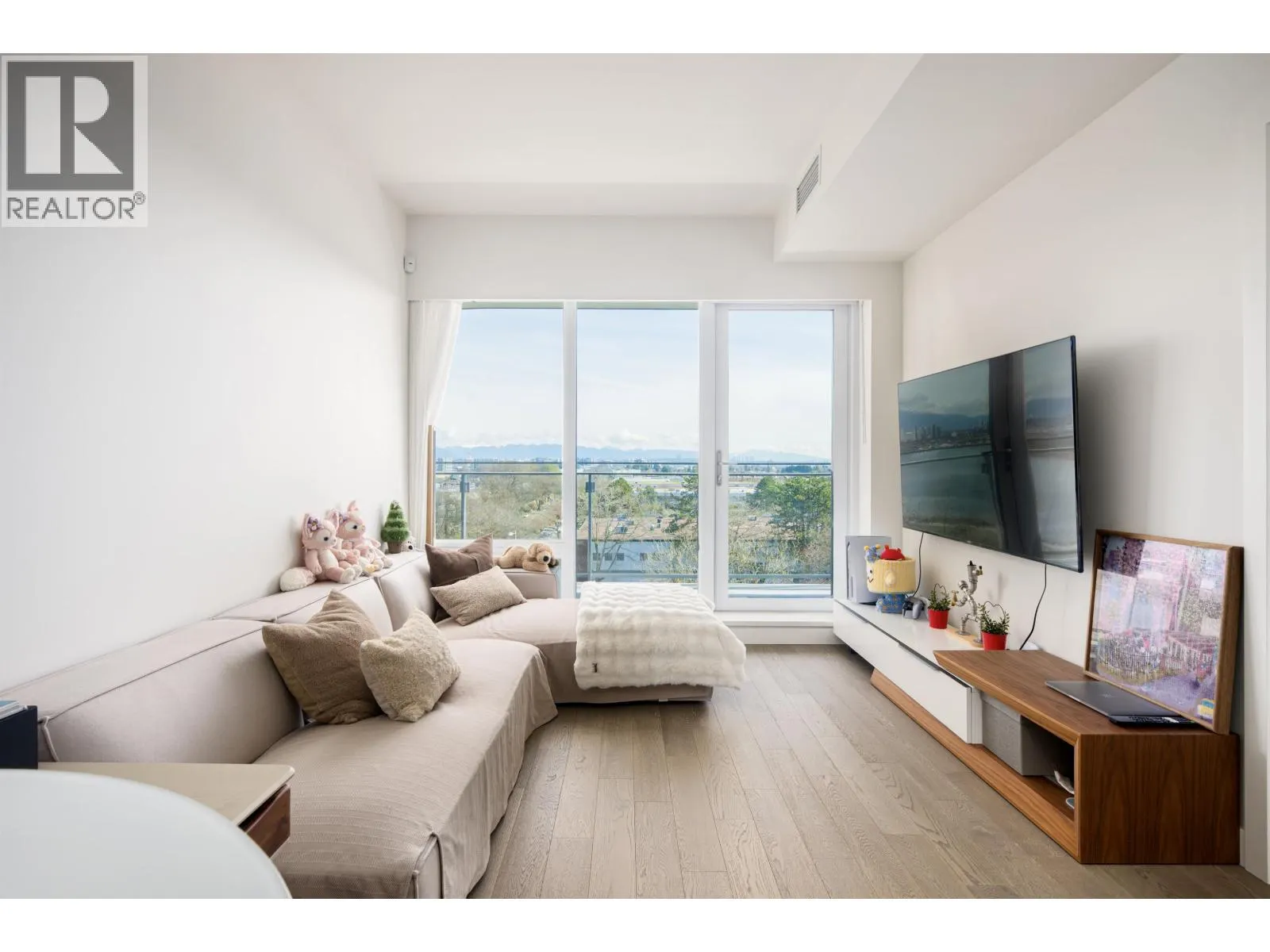 605 6833 PEARSON WAY