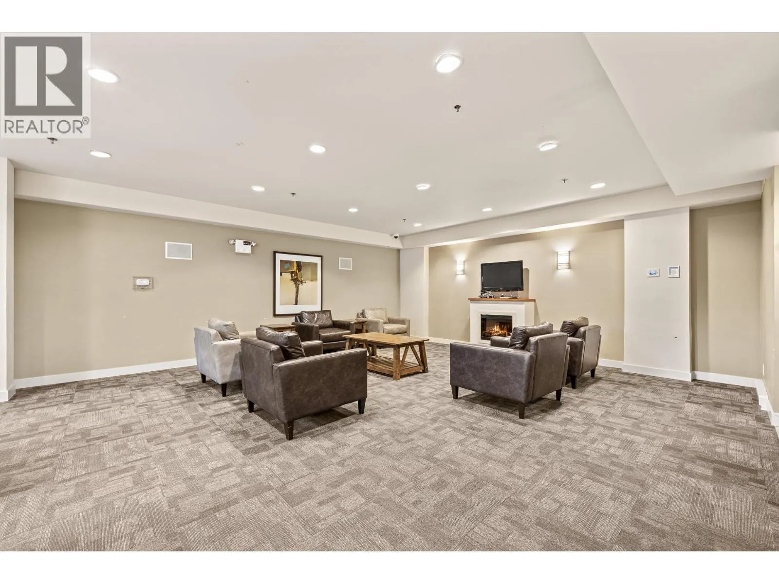 301 225 FRANCIS WAY