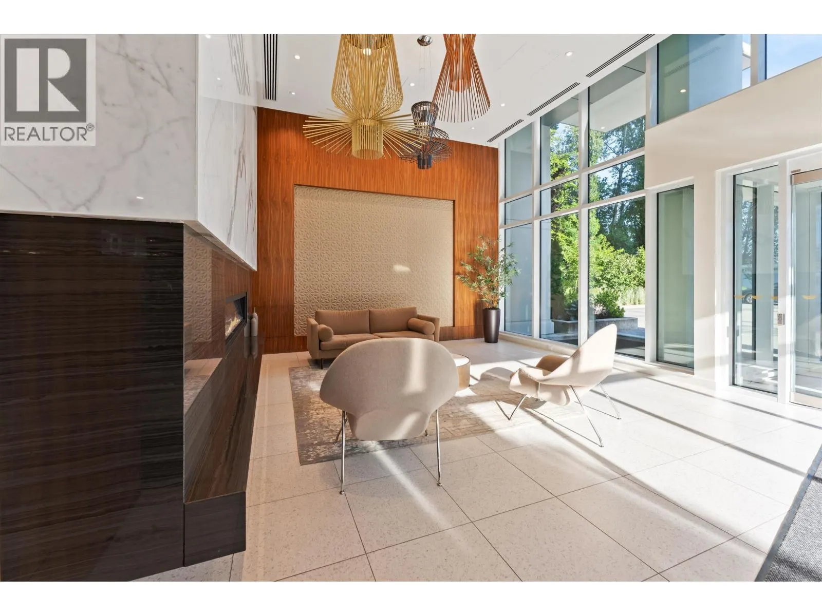 1307 595 AUSTIN AVE