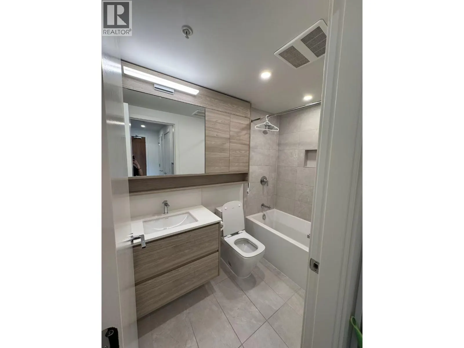 1307 595 AUSTIN AVE